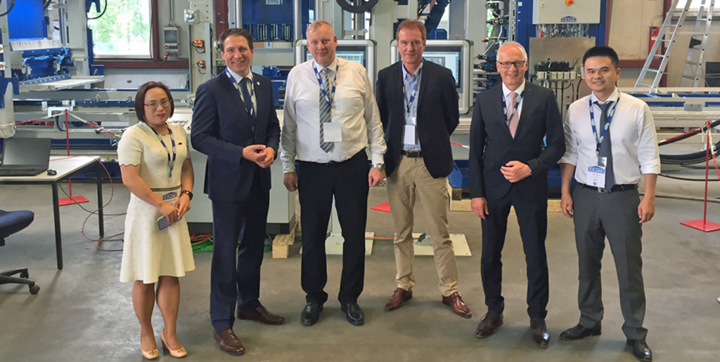 Volledig assortiment machines op het jubileumevenement gepresenteerd